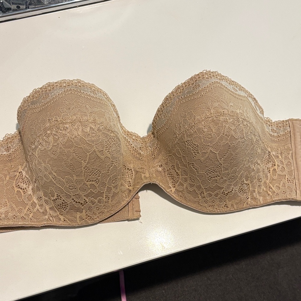 Elegant Lace Strapless Bra in Tan